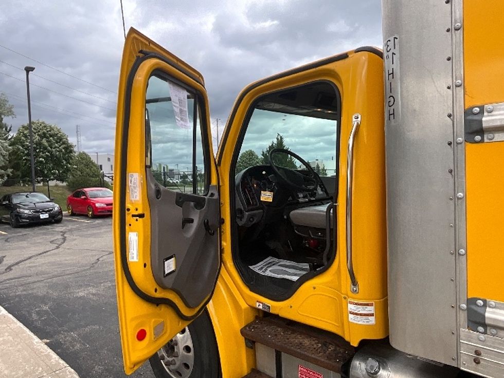Medium Duty Box Truck-Light and Medium Duty Trucks-Freightliner-2020-M2-Cambridge-ON-317,252\n\t\tkm-$ 57,750 - Image 16