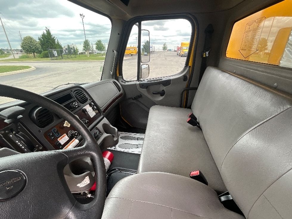 Medium Duty Box Truck-Light and Medium Duty Trucks-Freightliner-2020-M2-Cambridge-ON-317,252\n\t\tkm-$ 57,750 - Image 19