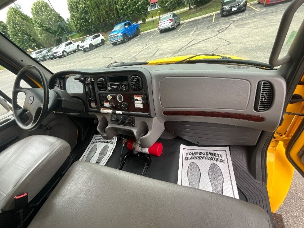 Medium Duty Box Truck-Light and Medium Duty Trucks-Freightliner-2020-M2-Cambridge-ON-317,252\n\t\tkm-$ 57,750 - Image 21