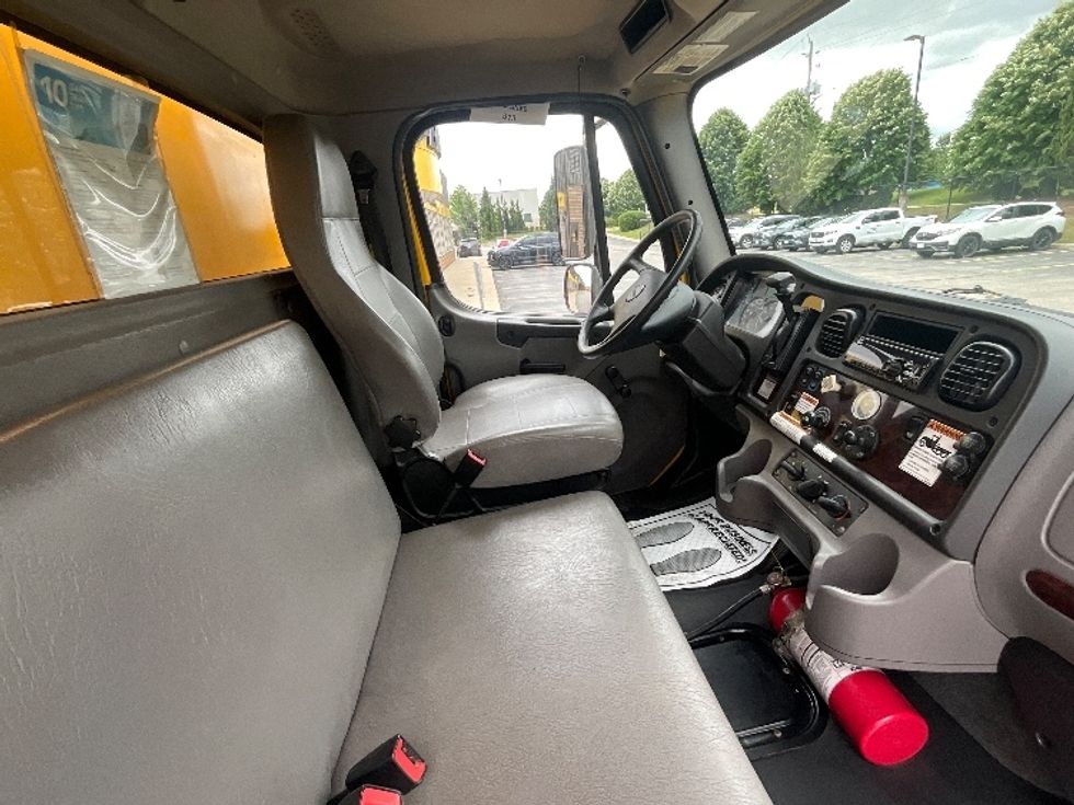 Medium Duty Box Truck-Light and Medium Duty Trucks-Freightliner-2020-M2-Cambridge-ON-317,252\n\t\tkm-$ 57,750 - Image 22