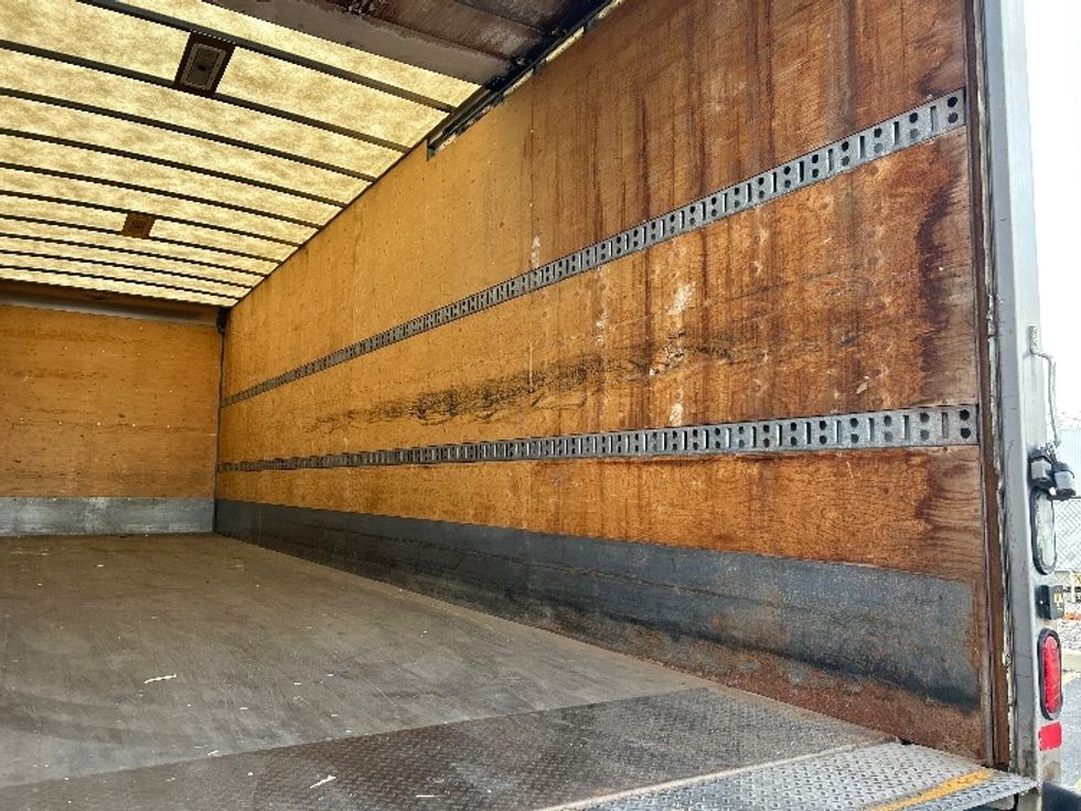 Medium Duty Box Truck-Light and Medium Duty Trucks-Freightliner-2020-M2-Cambridge-ON-425,553\n\t\tkm-$ 66,000 - Image 12