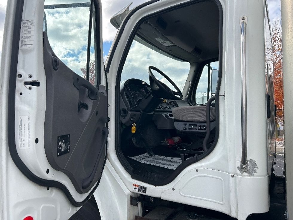 Medium Duty Box Truck-Light and Medium Duty Trucks-Freightliner-2020-M2-Cambridge-ON-425,553\n\t\tkm-$ 66,000 - Image 15