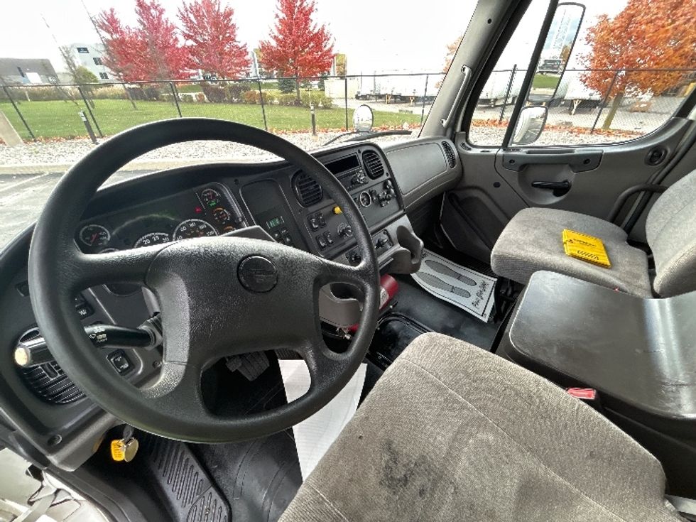 Medium Duty Box Truck-Light and Medium Duty Trucks-Freightliner-2020-M2-Cambridge-ON-425,553\n\t\tkm-$ 66,000 - Image 16
