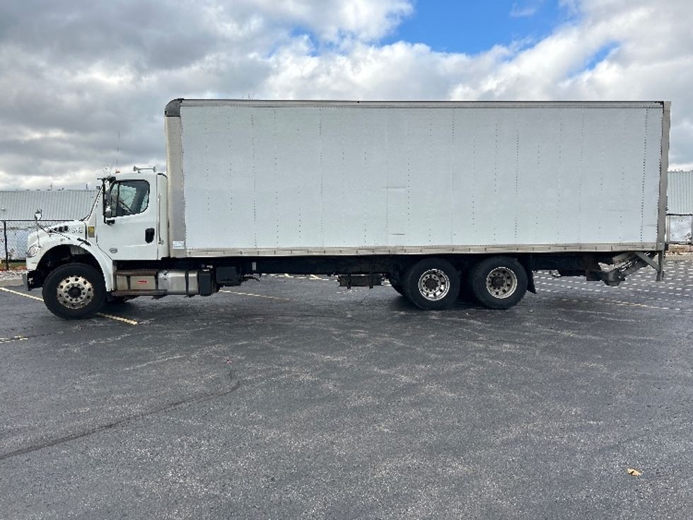 Medium Duty Box Truck-Light and Medium Duty Trucks-Freightliner-2020-M2-Cambridge-ON-425,553\n\t\tkm-$ 66,000 - Image 4
