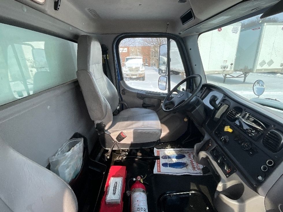 Medium Duty Box Truck-Light and Medium Duty Trucks-Freightliner-2020-M2-Cambridge-ON-457,502\n\t\tkm-$ 32,250 - Image 21