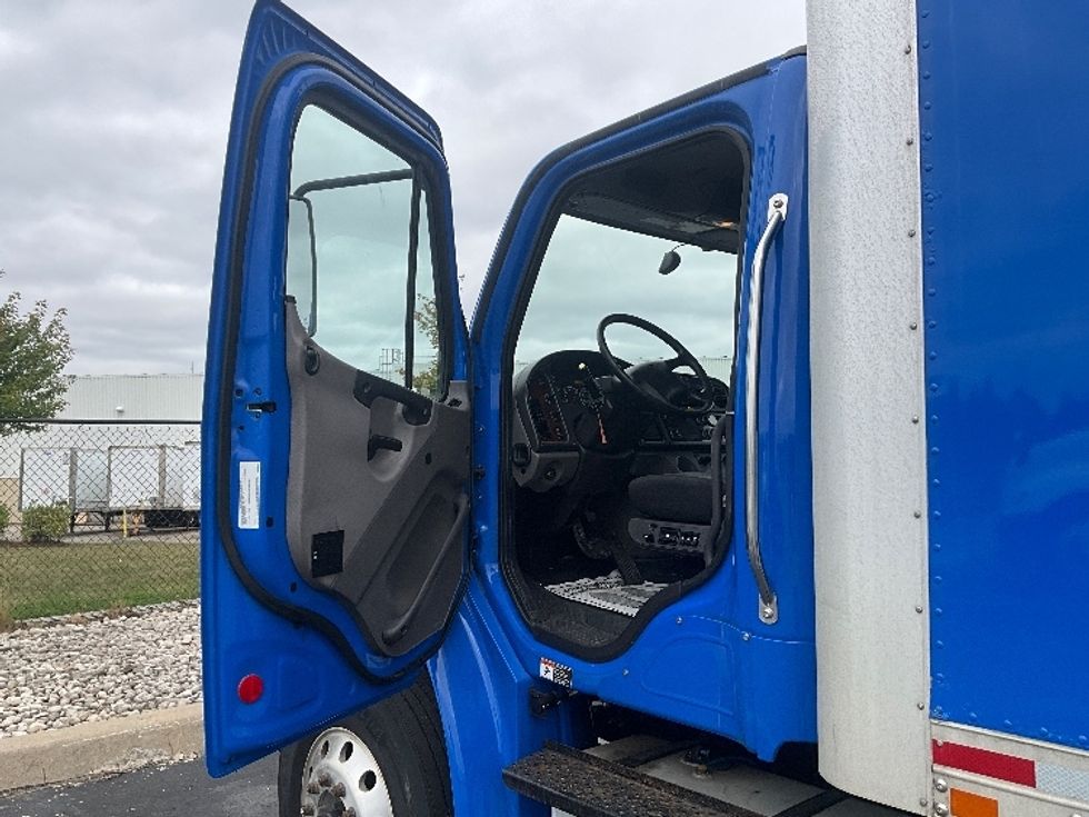 Medium Duty Box Truck-Light and Medium Duty Trucks-Freightliner-2020-M2-Cambridge-ON-458,598\n\t\tkm-$ 57,750 - Image 16