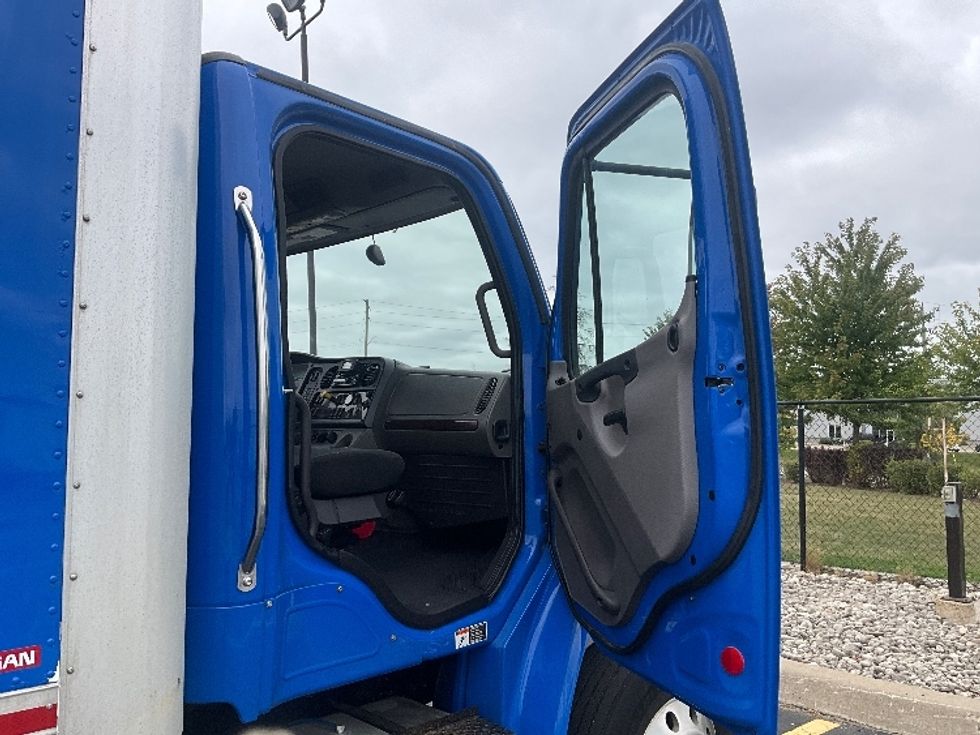 Medium Duty Box Truck-Light and Medium Duty Trucks-Freightliner-2020-M2-Cambridge-ON-458,598\n\t\tkm-$ 57,750 - Image 20