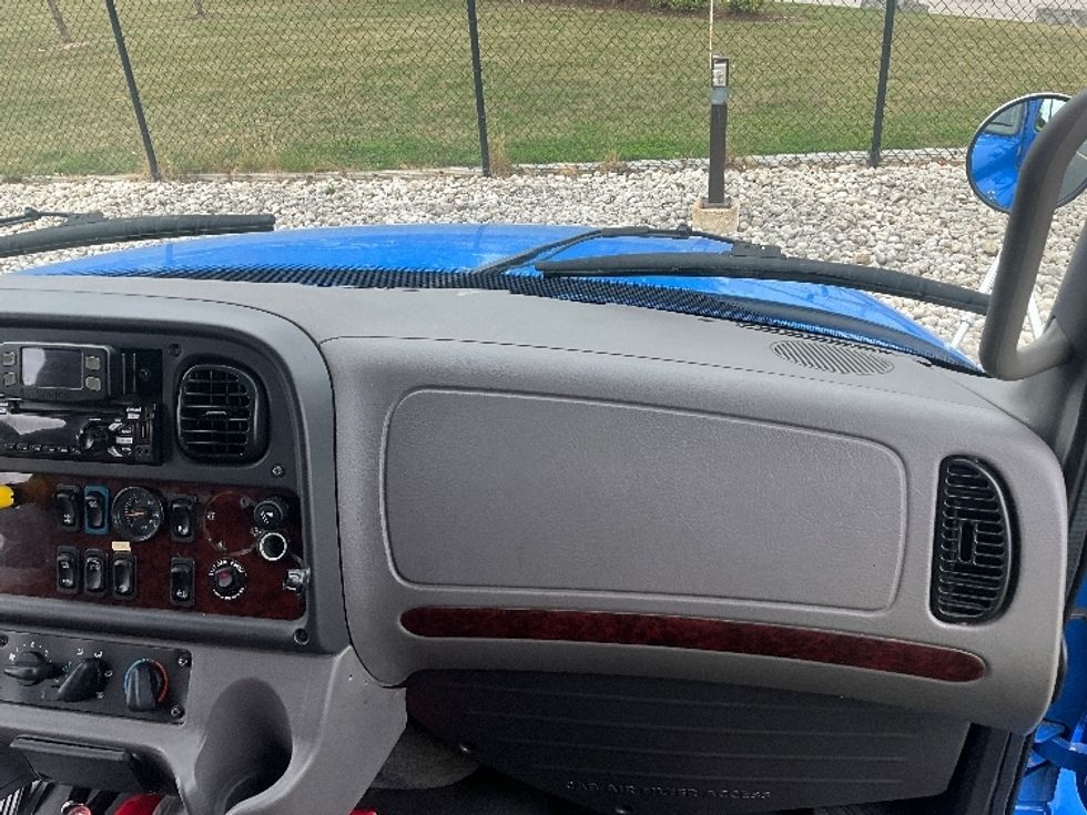 Medium Duty Box Truck-Light and Medium Duty Trucks-Freightliner-2020-M2-Cambridge-ON-458,598\n\t\tkm-$ 57,750 - Image 21