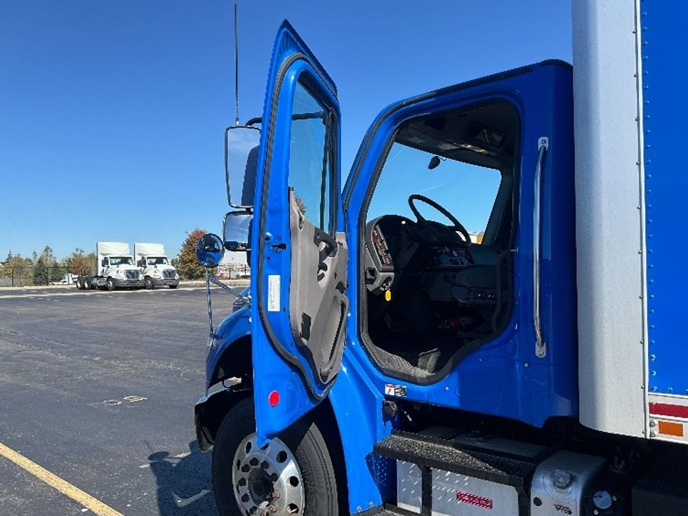 Medium Duty Box Truck-Light and Medium Duty Trucks-Freightliner-2020-M2-Cambridge-ON-556,920\n\t\tkm-$ 44,500 - Image 16