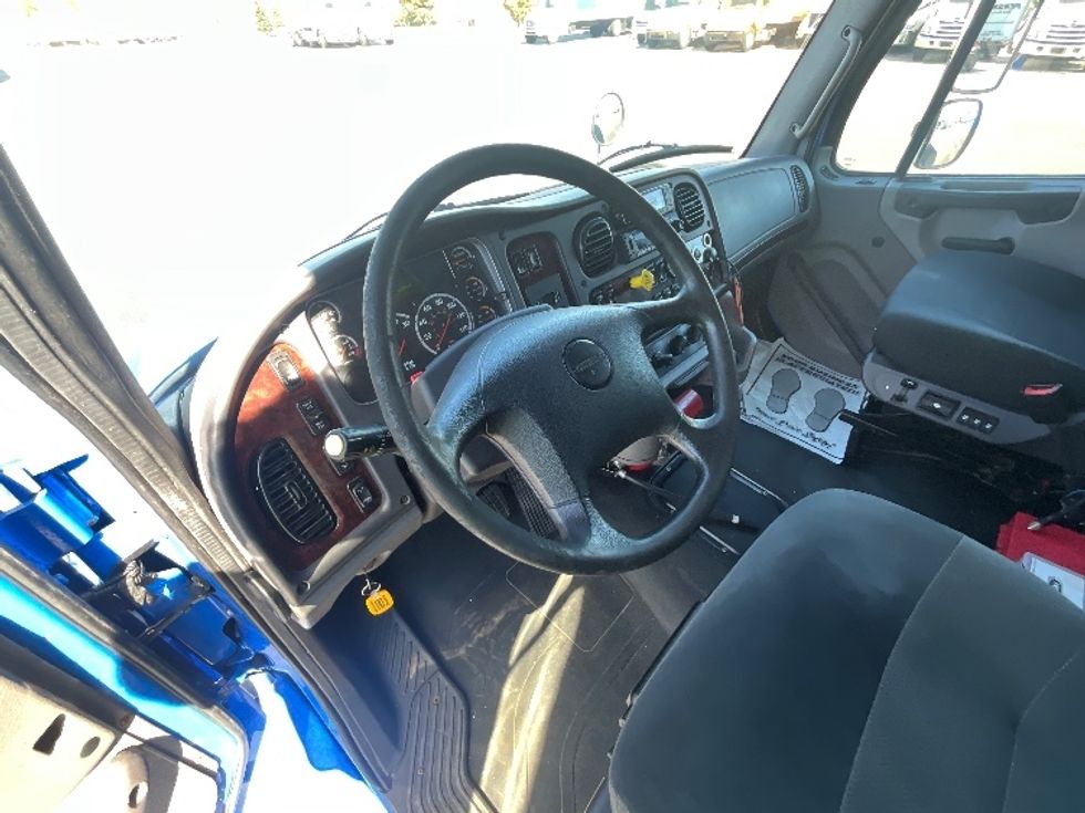 Medium Duty Box Truck-Light and Medium Duty Trucks-Freightliner-2020-M2-Cambridge-ON-556,920\n\t\tkm-$ 44,500 - Image 17