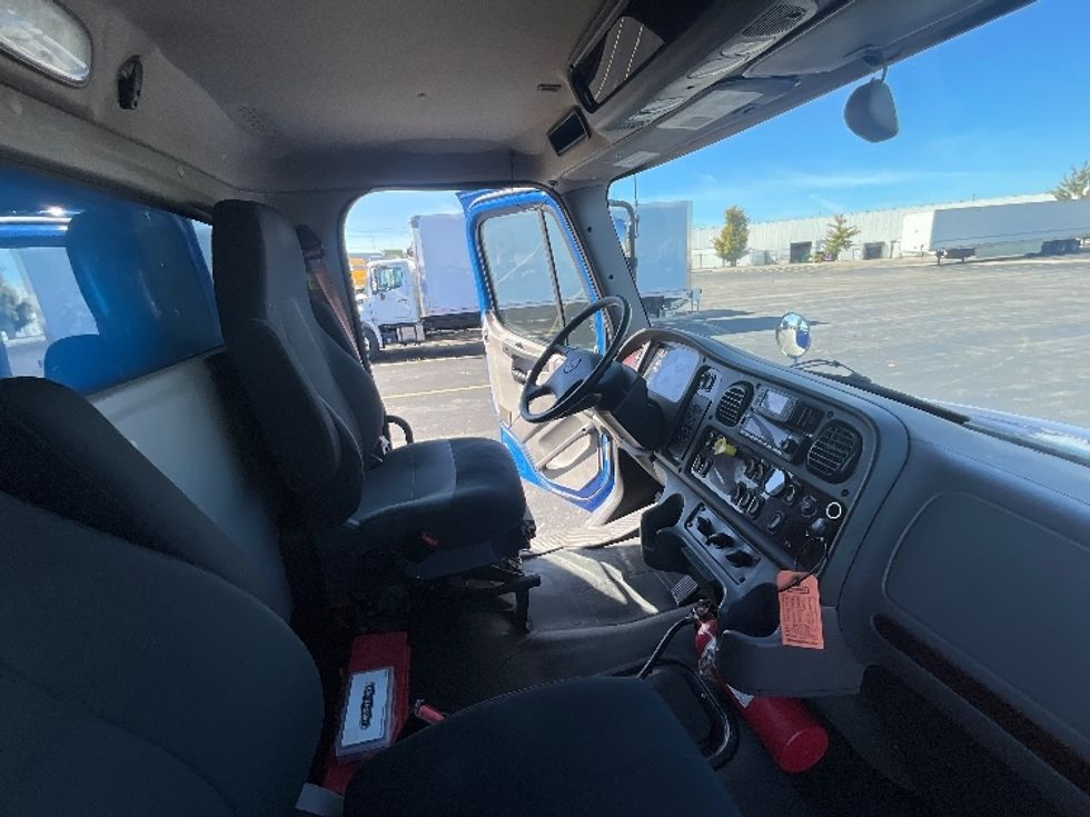 Medium Duty Box Truck-Light and Medium Duty Trucks-Freightliner-2020-M2-Cambridge-ON-556,920\n\t\tkm-$ 44,500 - Image 22