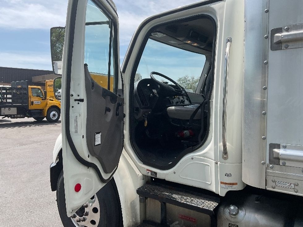 Medium Duty Box Truck-Light and Medium Duty Trucks-Freightliner-2020-M2-Capitol Heights-MD-212,989\n\t\tmiles-$ 43,750 - Image 16