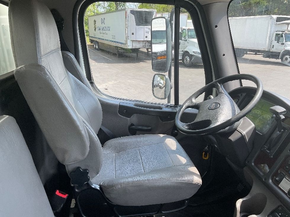 Medium Duty Box Truck-Light and Medium Duty Trucks-Freightliner-2020-M2-Capitol Heights-MD-212,989\n\t\tmiles-$ 43,750 - Image 22