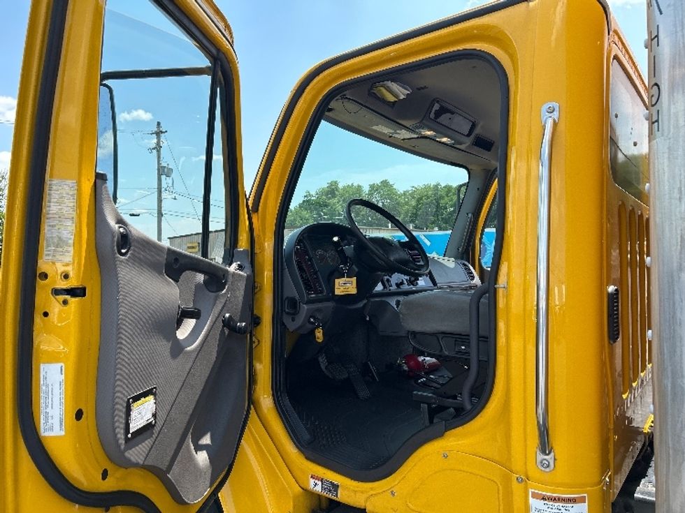 Medium Duty Box Truck-Light and Medium Duty Trucks-Freightliner-2020-M2-Carlisle-PA-186,502\n\t\tmiles-$ 49,750 - Image 16