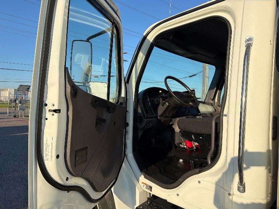 Medium Duty Box Truck-Light and Medium Duty Trucks-Freightliner-2020-M2-Carrollton-TX-130,584\n\t\tmiles-$ 62,500 - Image 16