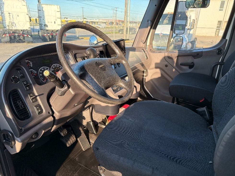 Medium Duty Box Truck-Light and Medium Duty Trucks-Freightliner-2020-M2-Carrollton-TX-130,584\n\t\tmiles-$ 62,500 - Image 17
