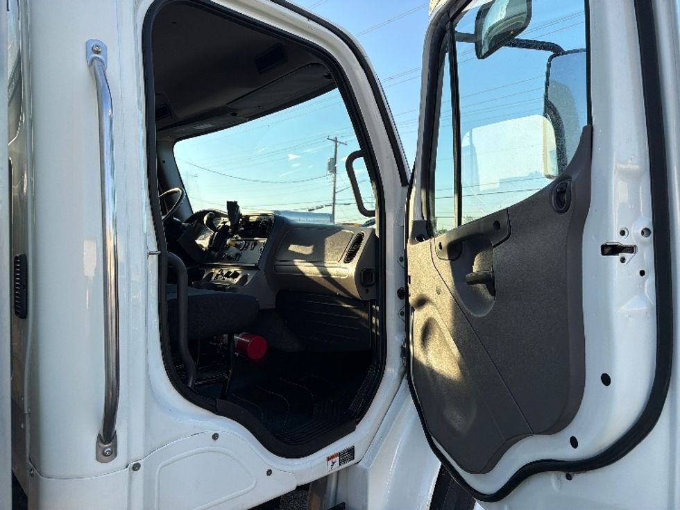 Medium Duty Box Truck-Light and Medium Duty Trucks-Freightliner-2020-M2-Carrollton-TX-130,584\n\t\tmiles-$ 62,500 - Image 20