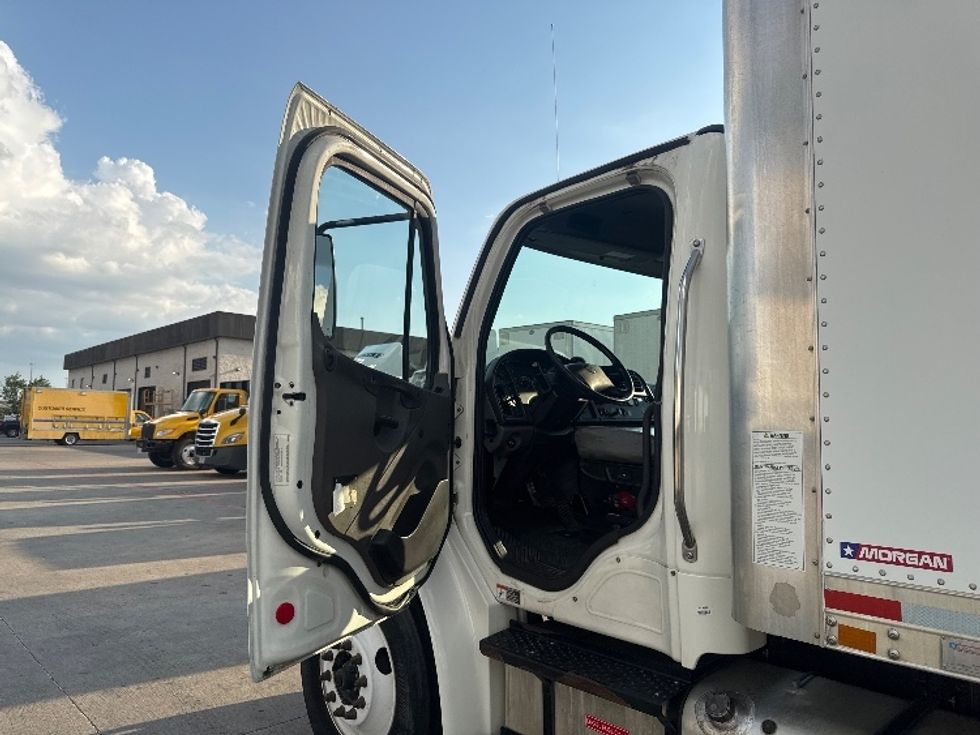 Medium Duty Box Truck-Light and Medium Duty Trucks-Freightliner-2020-M2-Carrollton-TX-181,593\n\t\tmiles-$ 52,250 - Image 16