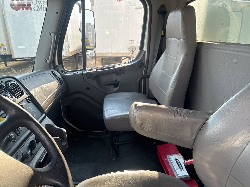 Medium Duty Box Truck-Light and Medium Duty Trucks-Freightliner-2020-M2-Carrollton-TX-181,593\n\t\tmiles-$ 52,250 - Image 19