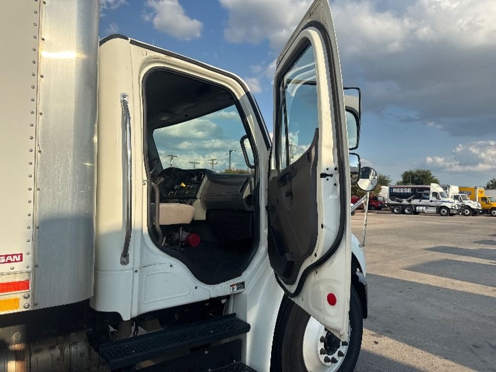 Medium Duty Box Truck-Light and Medium Duty Trucks-Freightliner-2020-M2-Carrollton-TX-181,593\n\t\tmiles-$ 52,250 - Image 20