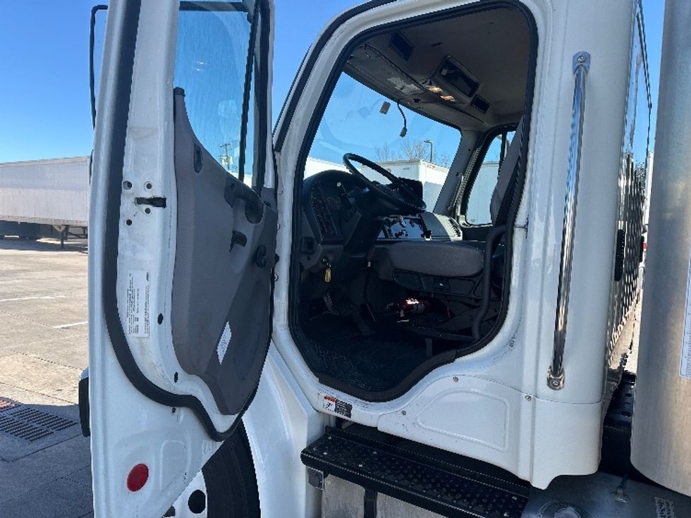 Medium Duty Box Truck-Light and Medium Duty Trucks-Freightliner-2020-M2-Carrollton-TX-54,635\n\t\tmiles-$ 70,750 - Image 16