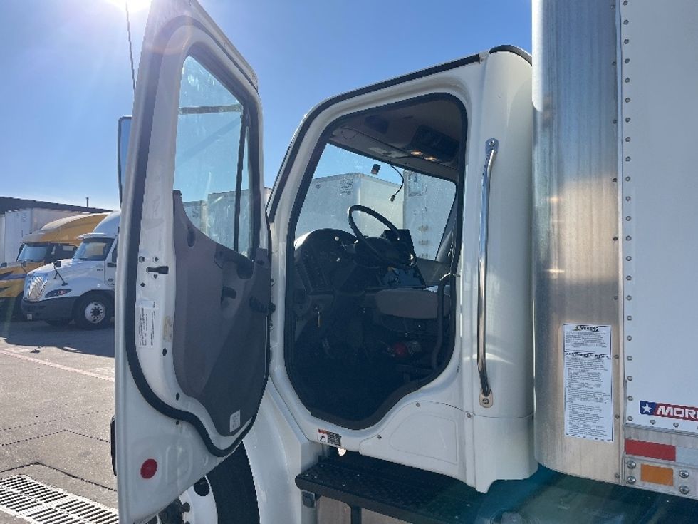 Medium Duty Box Truck-Light and Medium Duty Trucks-Freightliner-2020-M2-Carrollton-TX-56,203\n\t\tmiles-$ 70,500 - Image 11