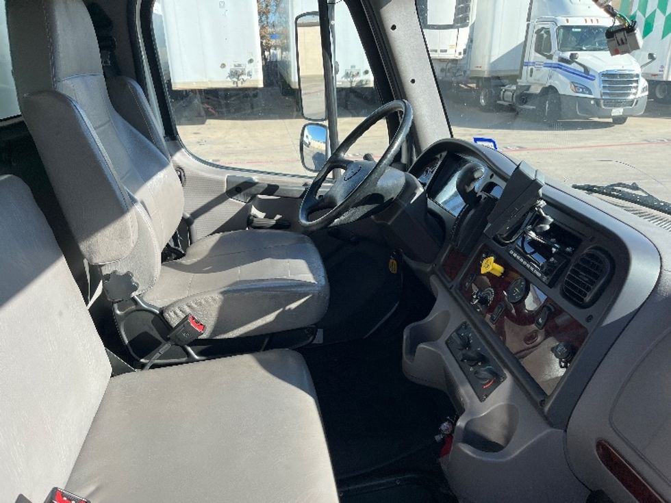 Medium Duty Box Truck-Light and Medium Duty Trucks-Freightliner-2020-M2-Carrollton-TX-56,203\n\t\tmiles-$ 70,500 - Image 17