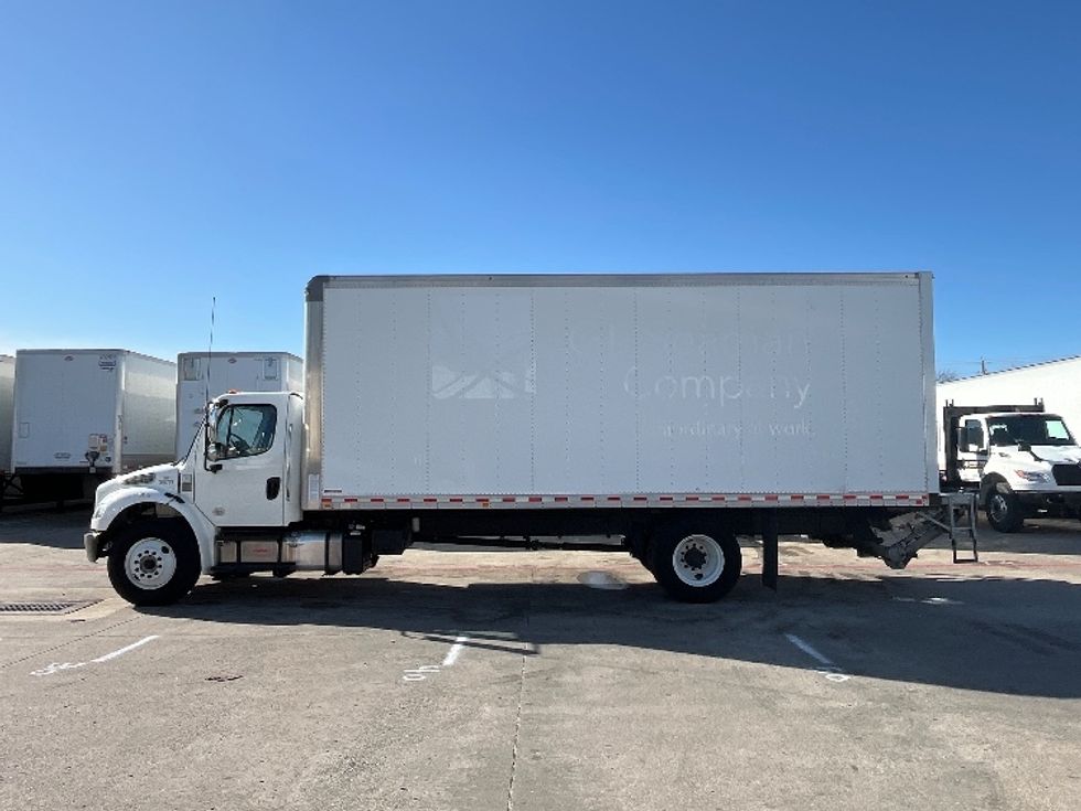 Medium Duty Box Truck-Light and Medium Duty Trucks-Freightliner-2020-M2-Carrollton-TX-56,203\n\t\tmiles-$ 70,500 - Image 4