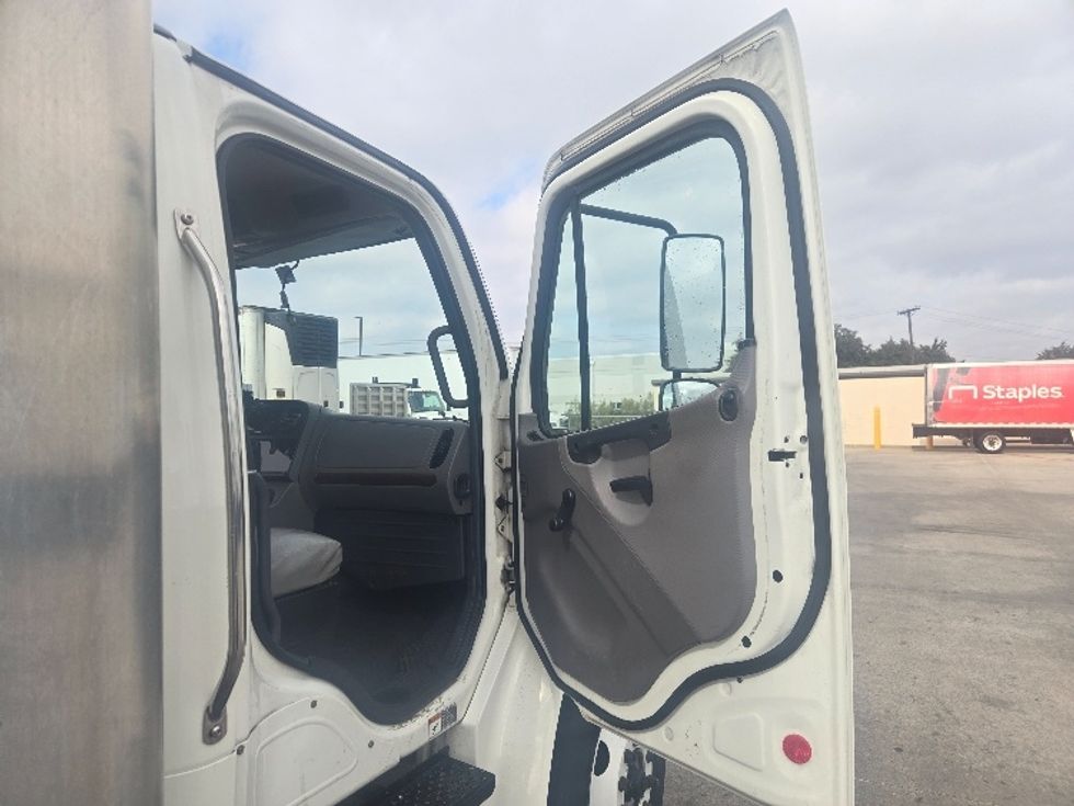 Medium Duty Box Truck-Light and Medium Duty Trucks-Freightliner-2020-M2-Carrollton-TX-60,579\n\t\tmiles-$ 70,000 - Image 20