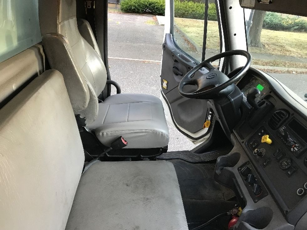 Medium Duty Box Truck-Light and Medium Duty Trucks-Freightliner-2020-M2-Central Islip-NY-224,992\n\t\tmiles-$ 31,250 - Image 22