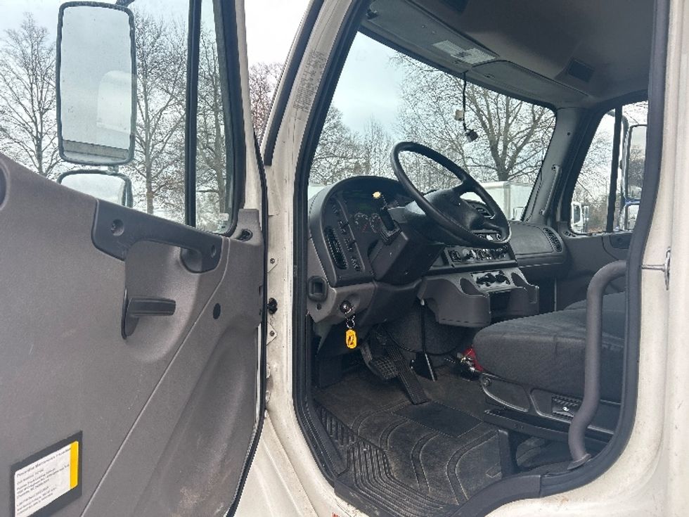Medium Duty Box Truck-Light and Medium Duty Trucks-Freightliner-2020-M2-Charlotte-NC-141,243\n\t\tmiles-$ 70,500 - Image 16
