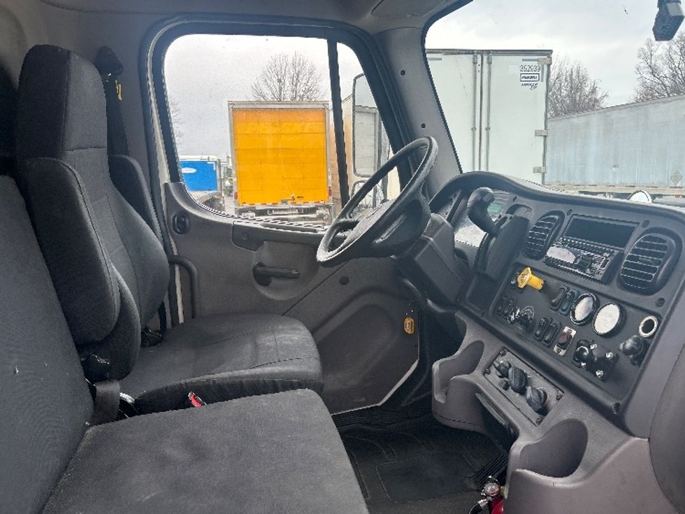 Medium Duty Box Truck-Light and Medium Duty Trucks-Freightliner-2020-M2-Charlotte-NC-141,243\n\t\tmiles-$ 70,500 - Image 22