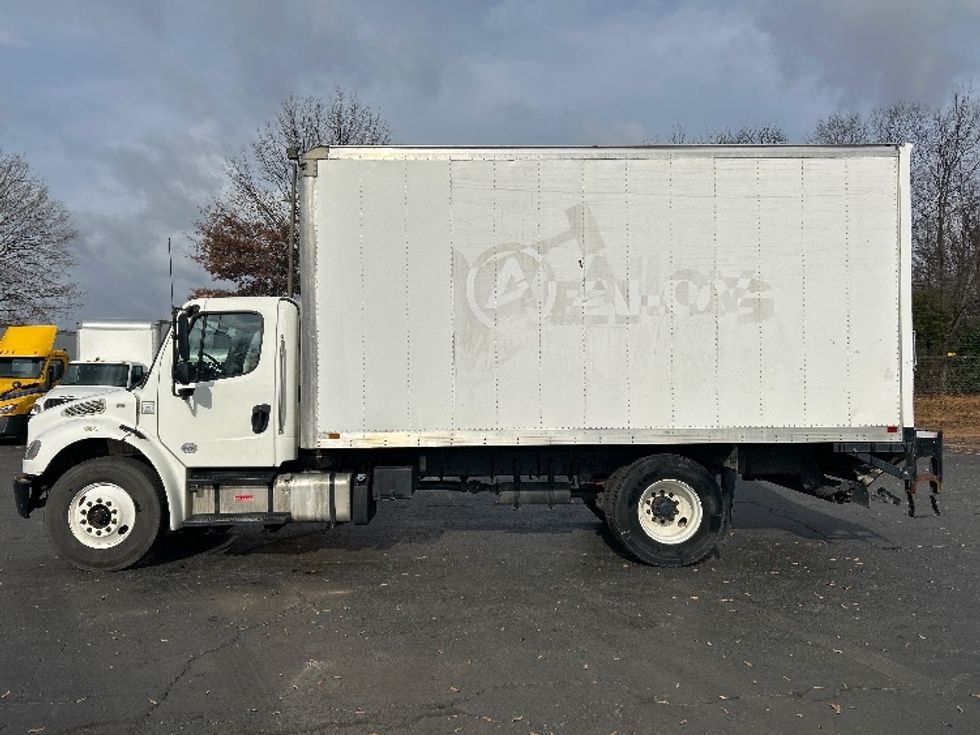 Medium Duty Box Truck-Light and Medium Duty Trucks-Freightliner-2020-M2-Charlotte-NC-70,173\n\t\tmiles-$ 60,000 - Image 4