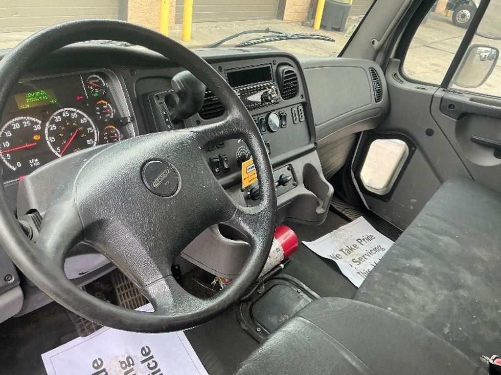 Medium Duty Box Truck-Light and Medium Duty Trucks-Freightliner-2020-M2-Chicopee-MA-230,238\n\t\tmiles-$ 37,250 - Image 17