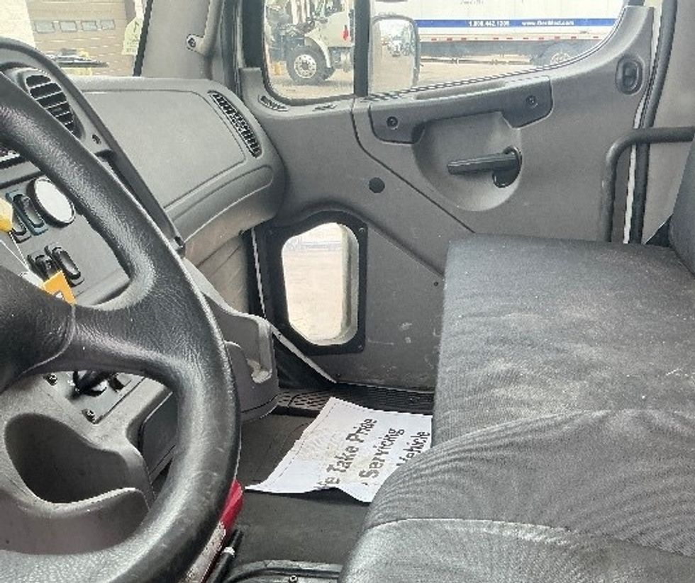 Medium Duty Box Truck-Light and Medium Duty Trucks-Freightliner-2020-M2-Chicopee-MA-230,238\n\t\tmiles-$ 37,250 - Image 19