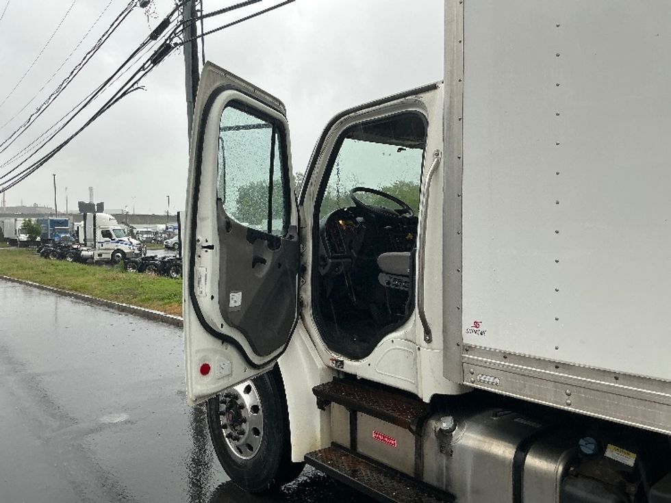 Medium Duty Box Truck-Light and Medium Duty Trucks-Freightliner-2020-M2-Chicopee-MA-417,541\n\t\tmiles-$ 23,250 - Image 16