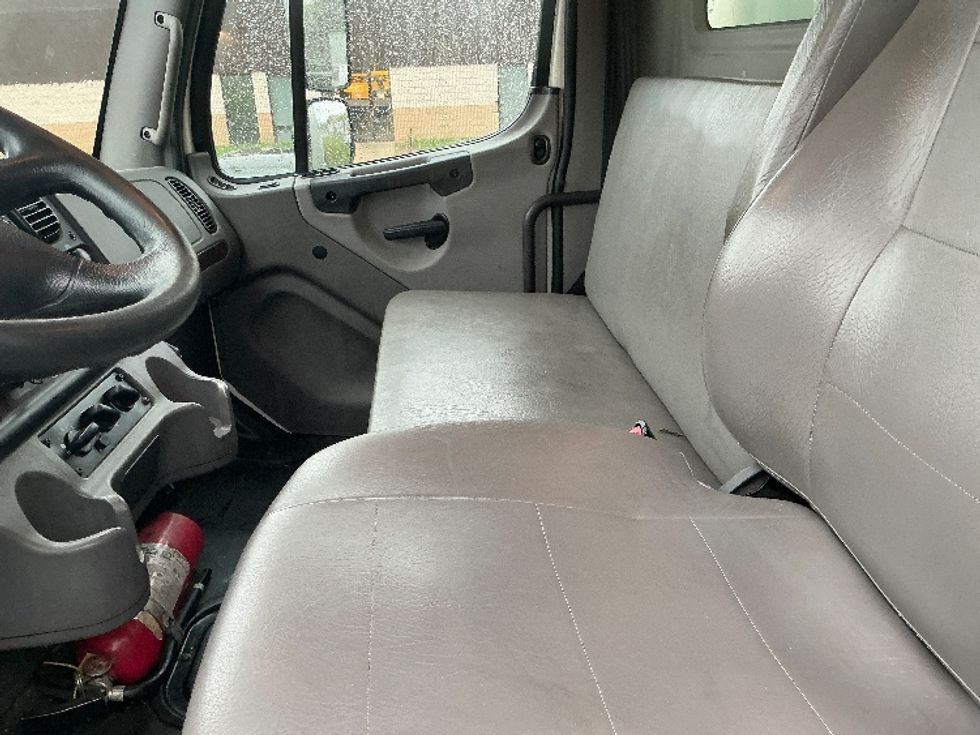 Medium Duty Box Truck-Light and Medium Duty Trucks-Freightliner-2020-M2-Chicopee-MA-417,541\n\t\tmiles-$ 23,250 - Image 19