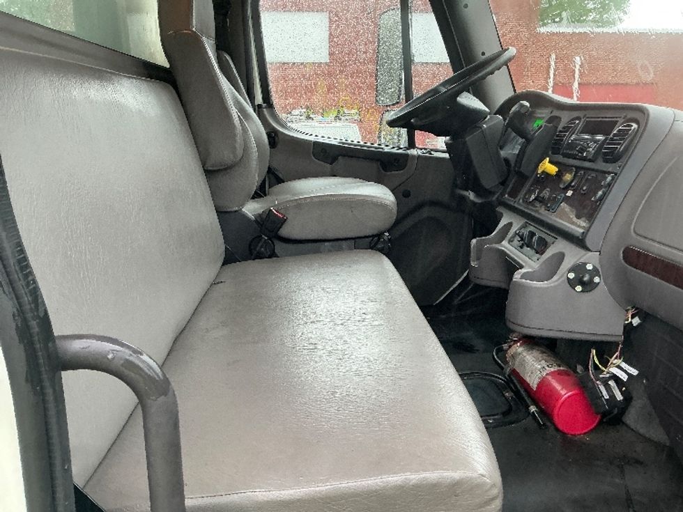 Medium Duty Box Truck-Light and Medium Duty Trucks-Freightliner-2020-M2-Chicopee-MA-417,541\n\t\tmiles-$ 23,250 - Image 22
