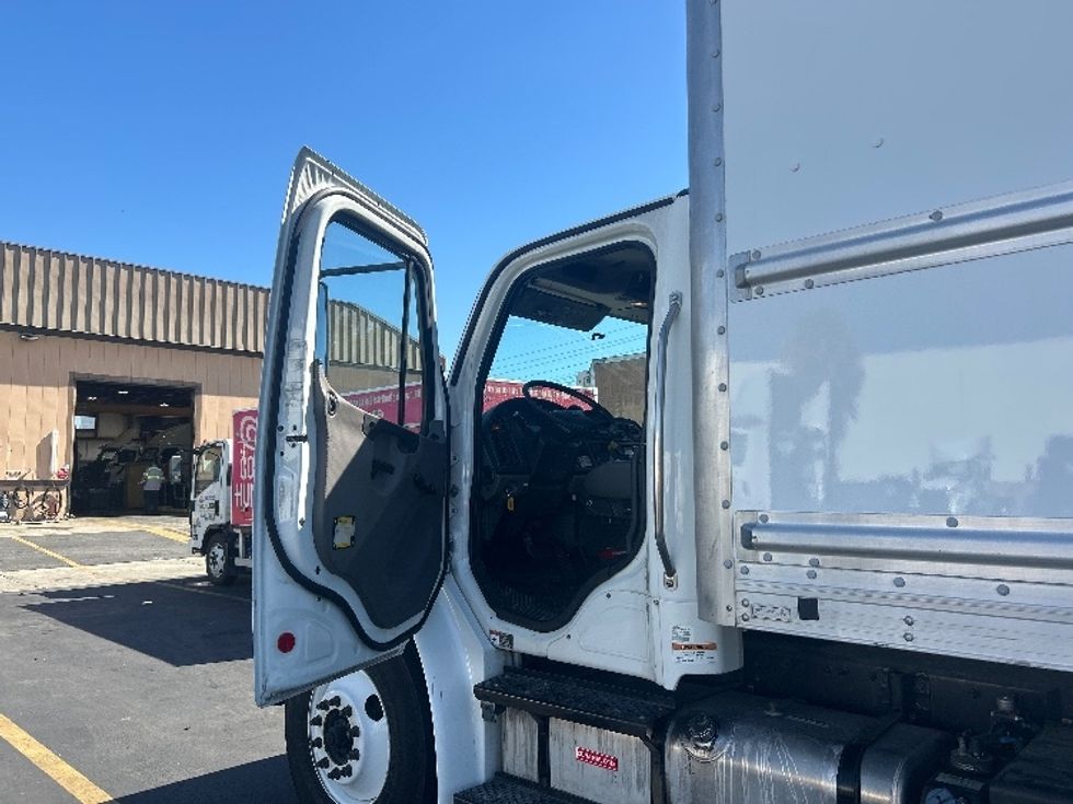 Medium Duty Box Truck-Light and Medium Duty Trucks-Freightliner-2020-M2-Chino-CA-116,294\n\t\tmiles-$ 61,250 - Image 16