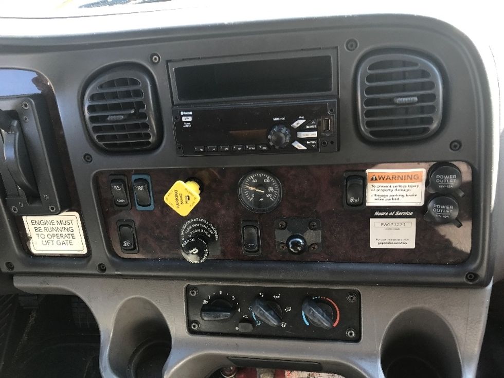 Medium Duty Box Truck-Light and Medium Duty Trucks-Freightliner-2020-M2-Chino-CA-125,009\n\t\tmiles-$ 57,250 - Image 26