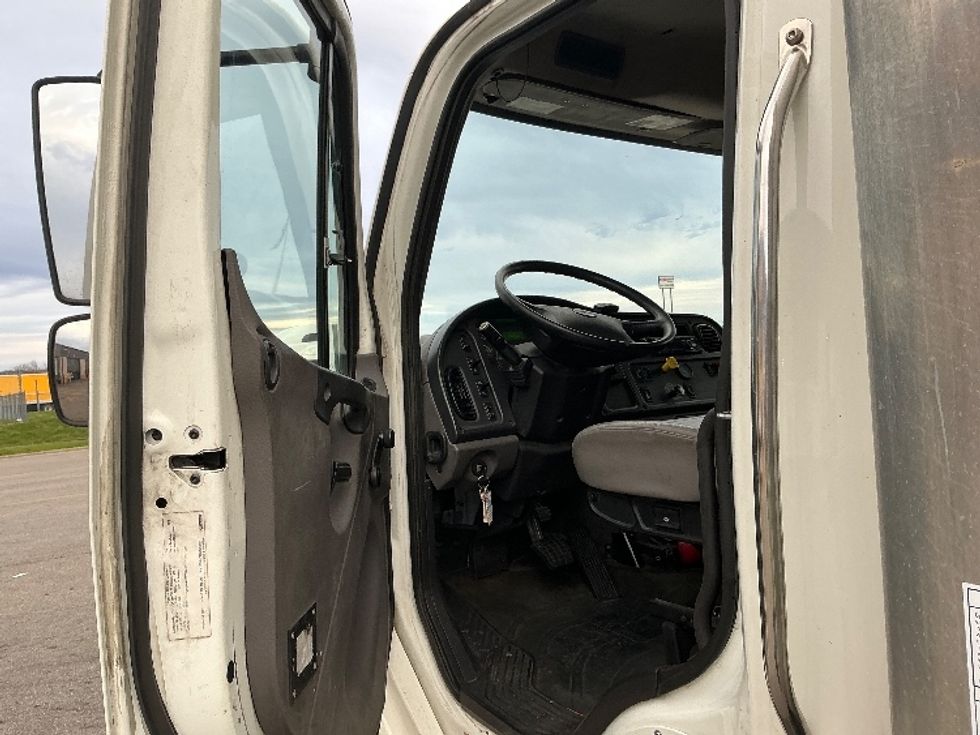 Medium Duty Box Truck-Light and Medium Duty Trucks-Freightliner-2020-M2-Cincinnati-OH-260,224\n\t\tmiles-$ 35,750 - Image 16