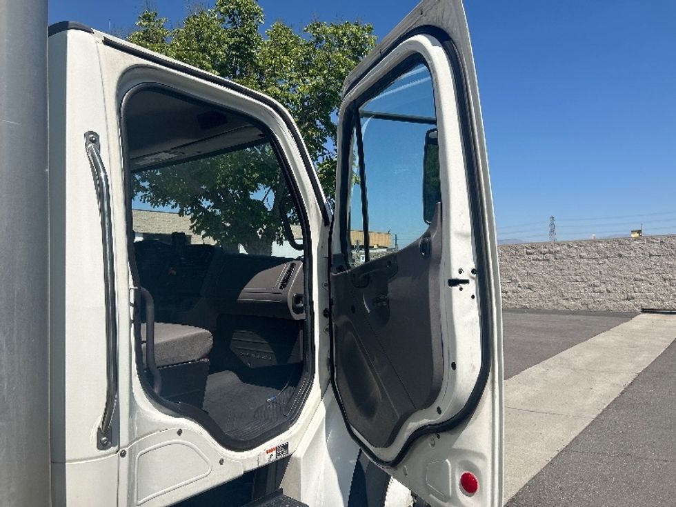Medium Duty Box Truck-Light and Medium Duty Trucks-Freightliner-2020-M2-City Of Industry-CA-181,522\n\t\tmiles-$ 50,750 - Image 20