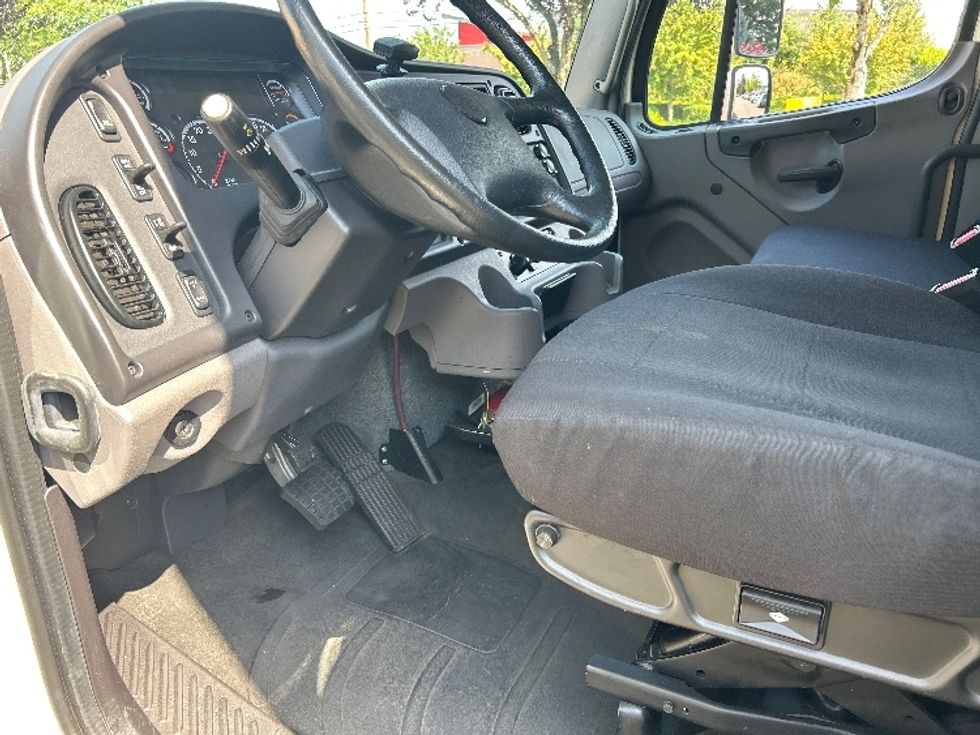 Medium Duty Box Truck-Light and Medium Duty Trucks-Freightliner-2020-M2-Clackamas-OR-54,763\n\t\tmiles-$ 59,250 - Image 17