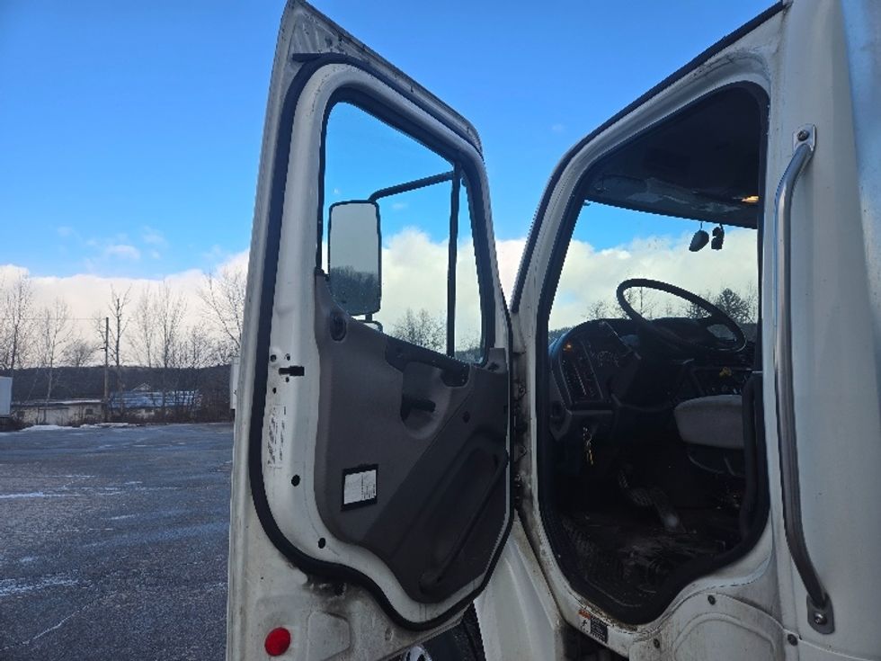 Medium Duty Box Truck-Light and Medium Duty Trucks-Freightliner-2020-M2-Clearfield-PA-417,979\n\t\tmiles-$ 22,250 - Image 16