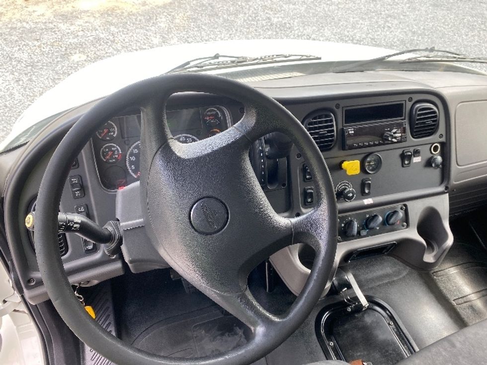 Medium Duty Box Truck-Light and Medium Duty Trucks-Freightliner-2020-M2-Cleveland-TN-252,685\n\t\tmiles-$ 47,500 - Image 17