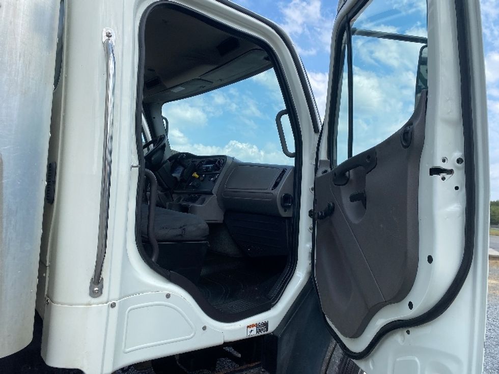 Medium Duty Box Truck-Light and Medium Duty Trucks-Freightliner-2020-M2-Cleveland-TN-252,685\n\t\tmiles-$ 47,500 - Image 19