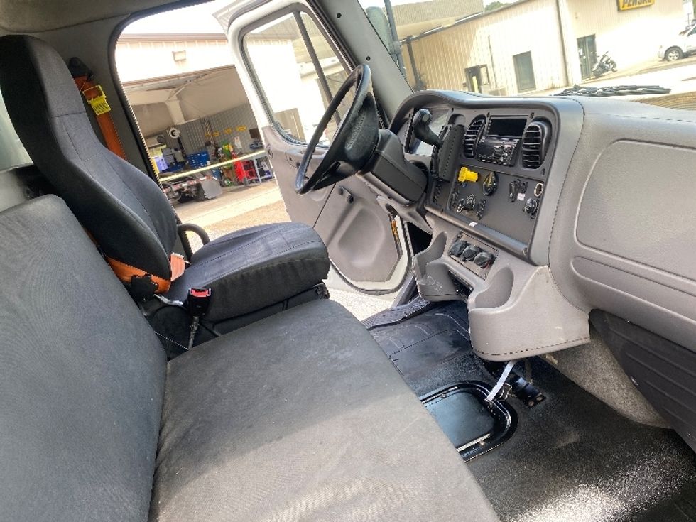 Medium Duty Box Truck-Light and Medium Duty Trucks-Freightliner-2020-M2-Cleveland-TN-252,685\n\t\tmiles-$ 47,500 - Image 21