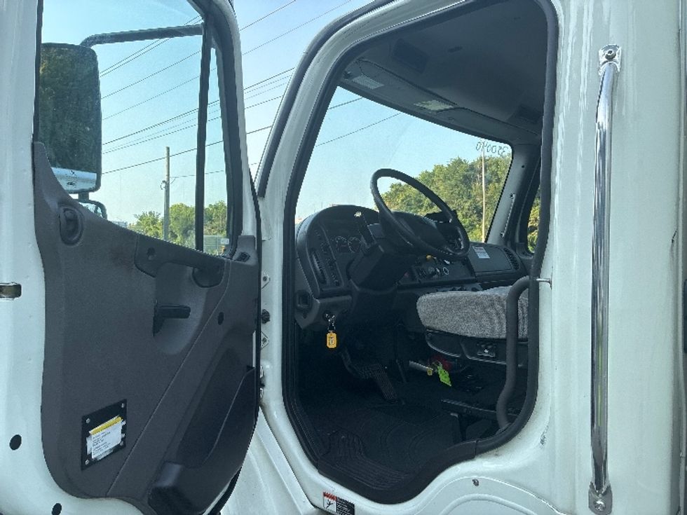 Medium Duty Box Truck-Light and Medium Duty Trucks-Freightliner-2020-M2-Cleveland-TN-397,295\n\t\tmiles-$ 23,500 - Image 16