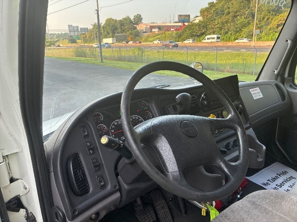 Medium Duty Box Truck-Light and Medium Duty Trucks-Freightliner-2020-M2-Cleveland-TN-397,295\n\t\tmiles-$ 23,500 - Image 17