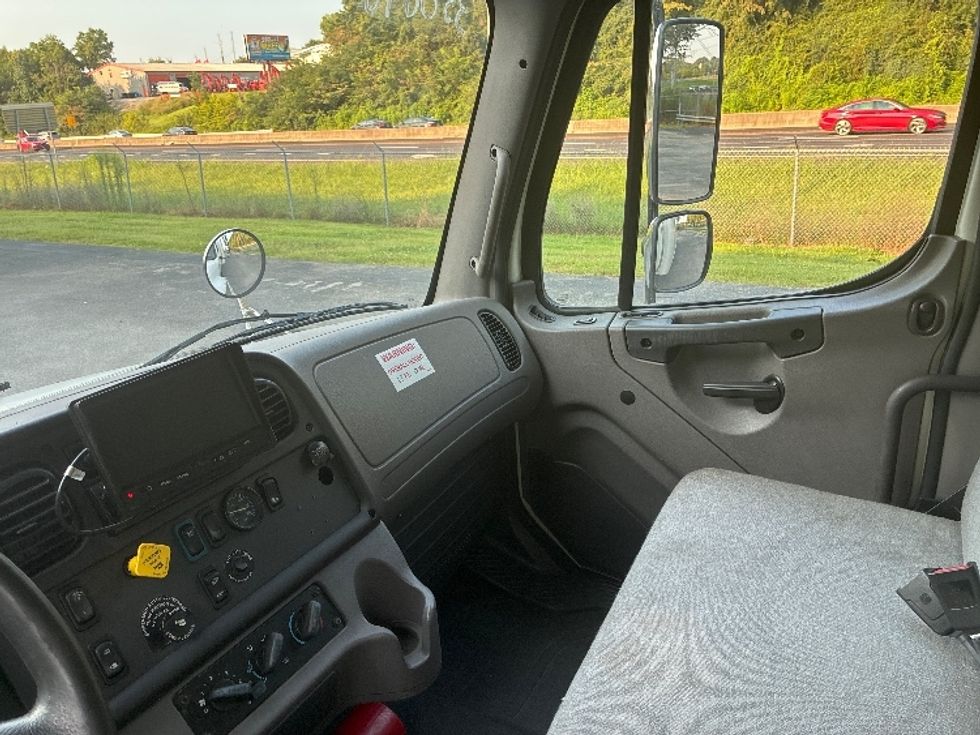 Medium Duty Box Truck-Light and Medium Duty Trucks-Freightliner-2020-M2-Cleveland-TN-397,295\n\t\tmiles-$ 23,500 - Image 19